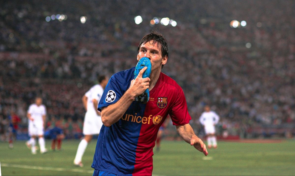 Messi celebrated by kissing his boot, 2009